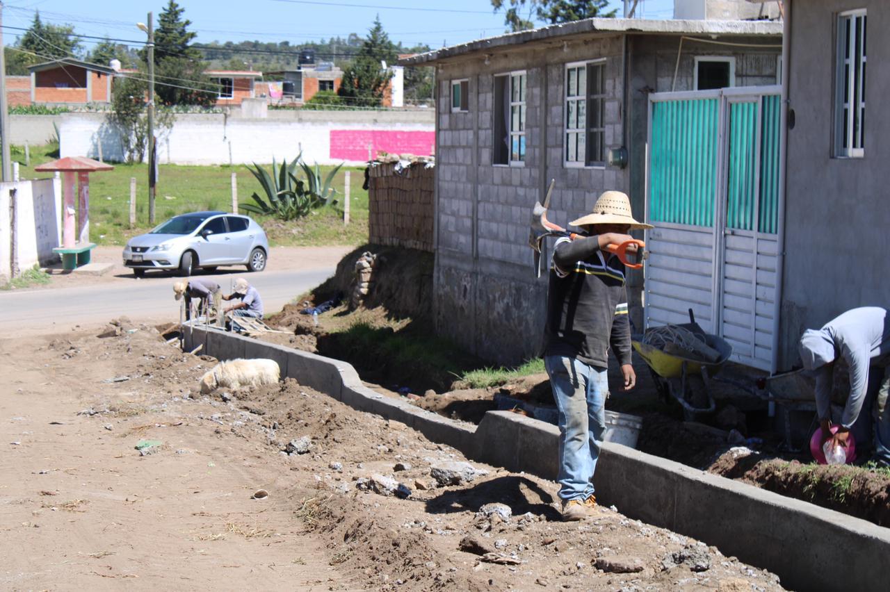 Con gestión de recursos, alcalde de Tzompantepec amplía beneficios para el municipio